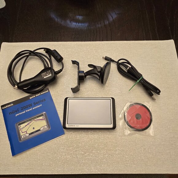 Garmin Nuvi 260W GPS Car Navigation Bundle - Picture 1 of 6